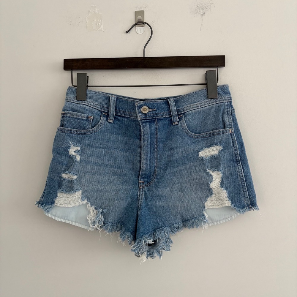 Hollister Ultra High-Rise Vintage Short 2" Distressed Denim Blue W27